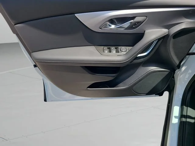 New 2026 Summit White Chevrolet 2LT image 18
