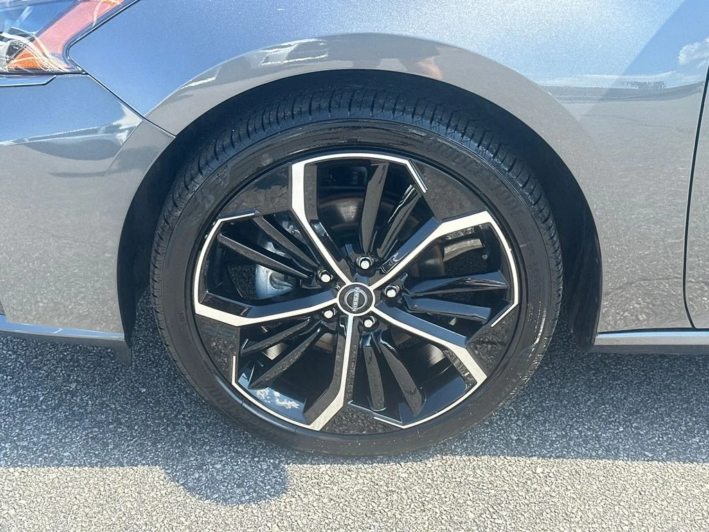 Used 2025 Gray Nissan 2.5 SR image 11