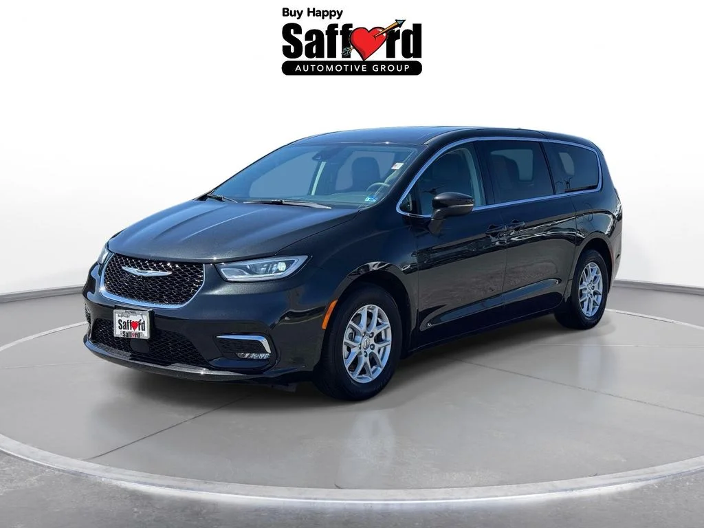 2023 Chrysler Pacifica Touring L's photo