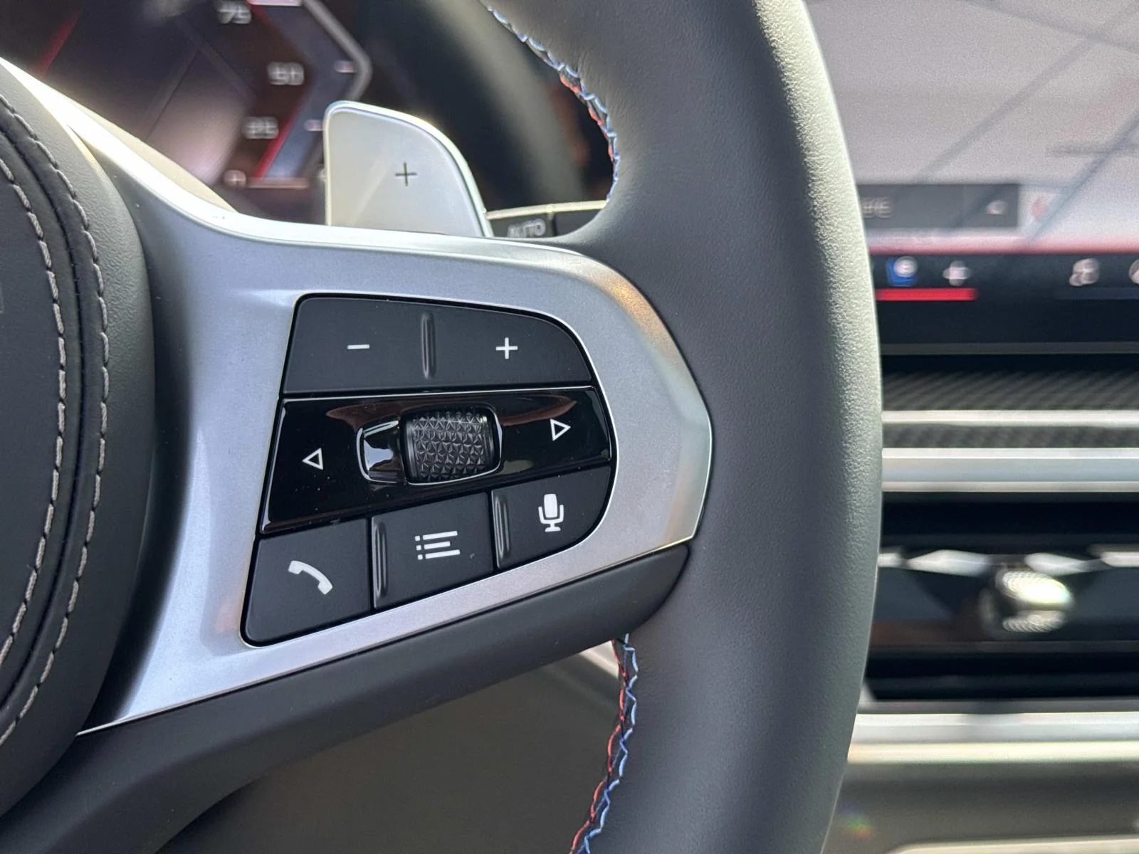 New 2026 Alpine White BMW M60i Sports Activity Vehicle image 17