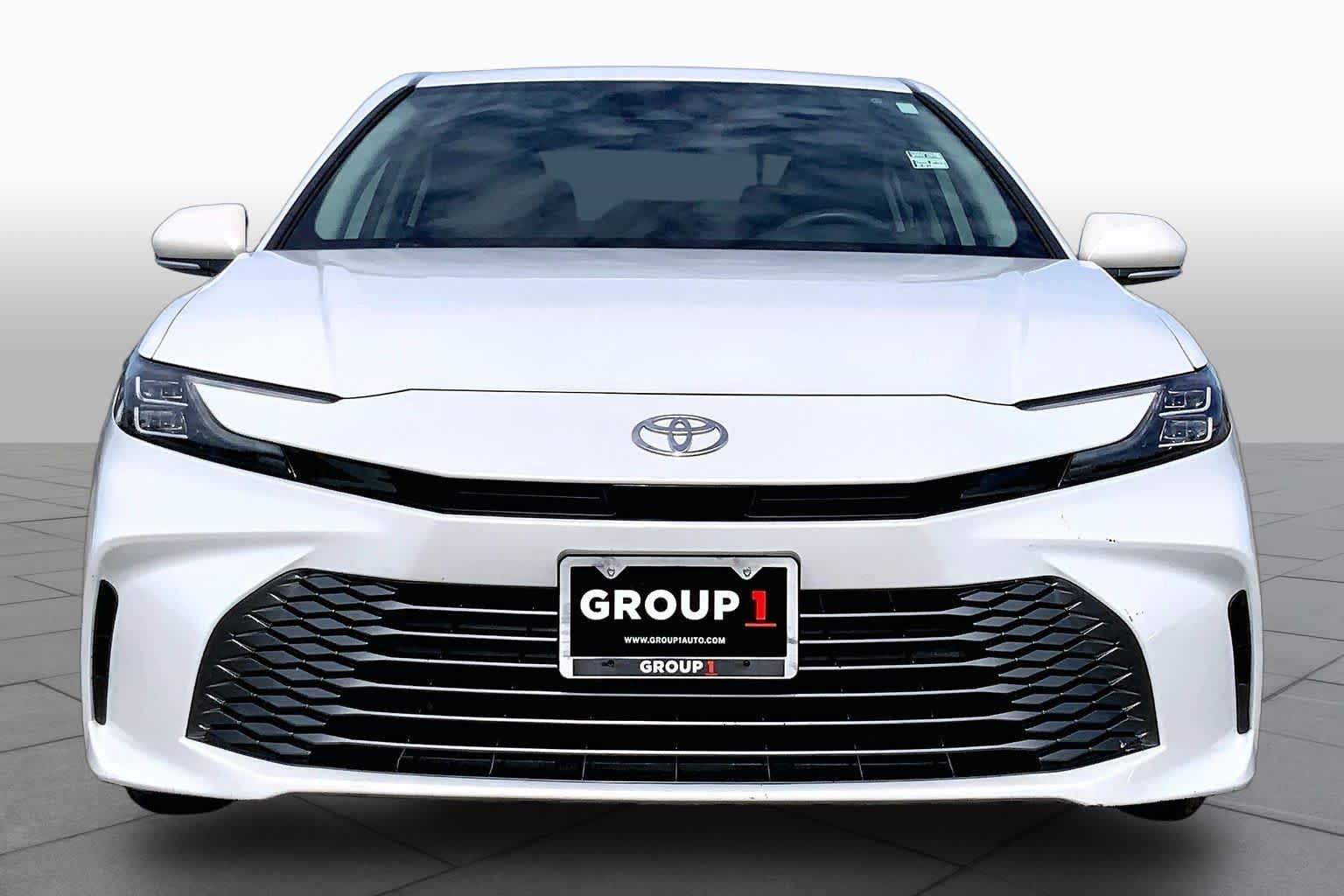 Used 2025 Wind Chill Pearl Toyota XLE image 4