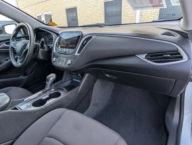 Used 2024 Summit White Chevrolet 1LT image 21