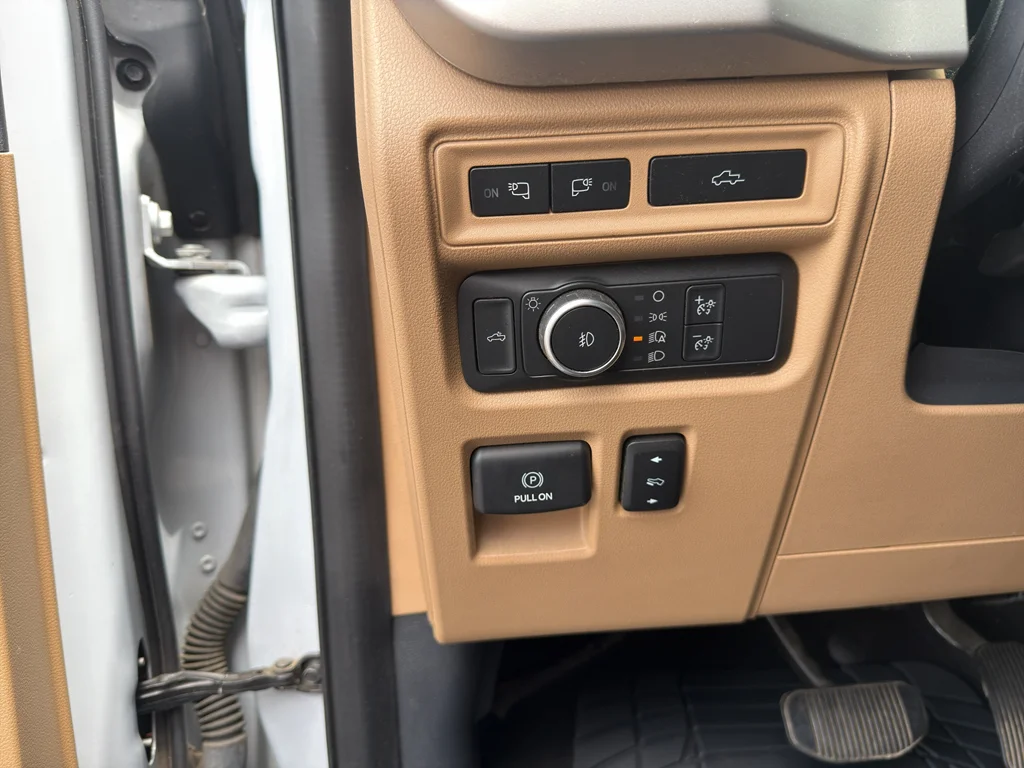 Used 2021 Space White Metallic Ford XLT image 12