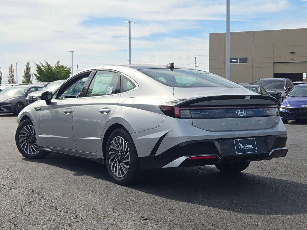 2025 Hyundai Sonata Hybrid Limited - Photo 16