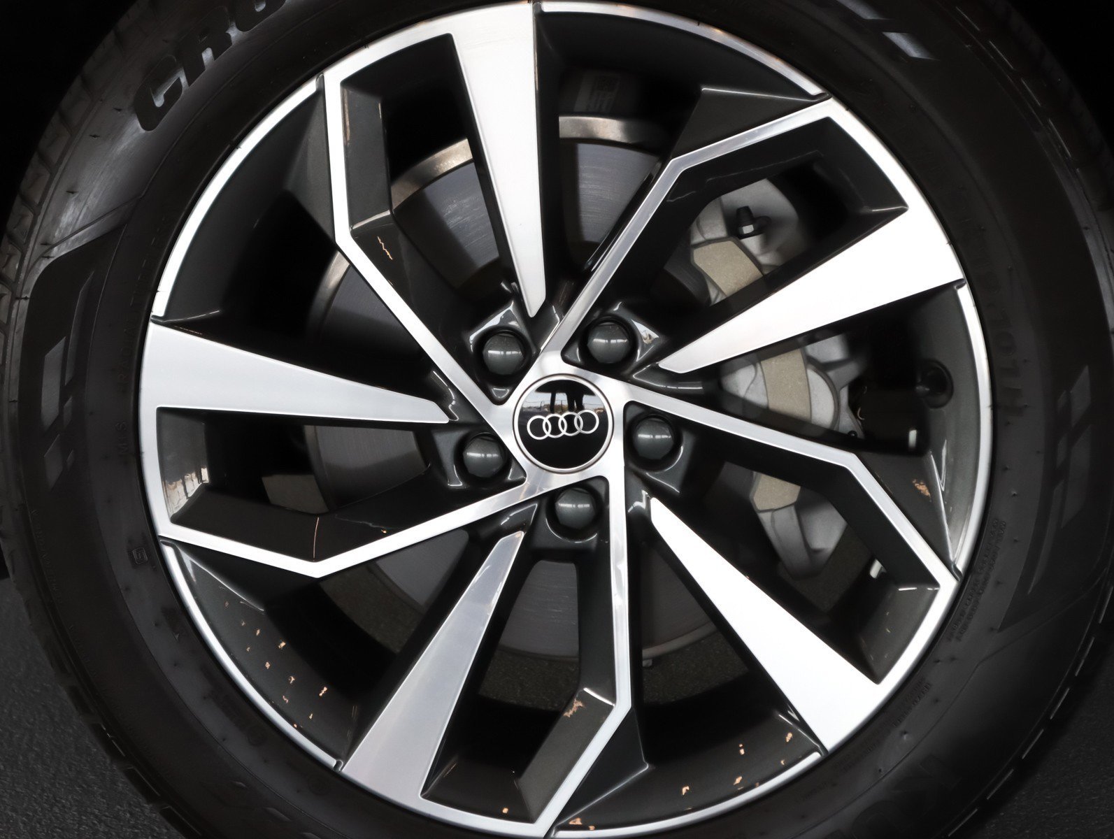Used 2023 Daytona Gray Pearl Effect Audi S line Premium image 7