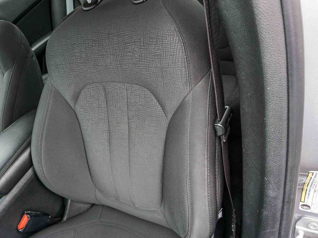 Used 2015 Silver Chrysler Limited image 21