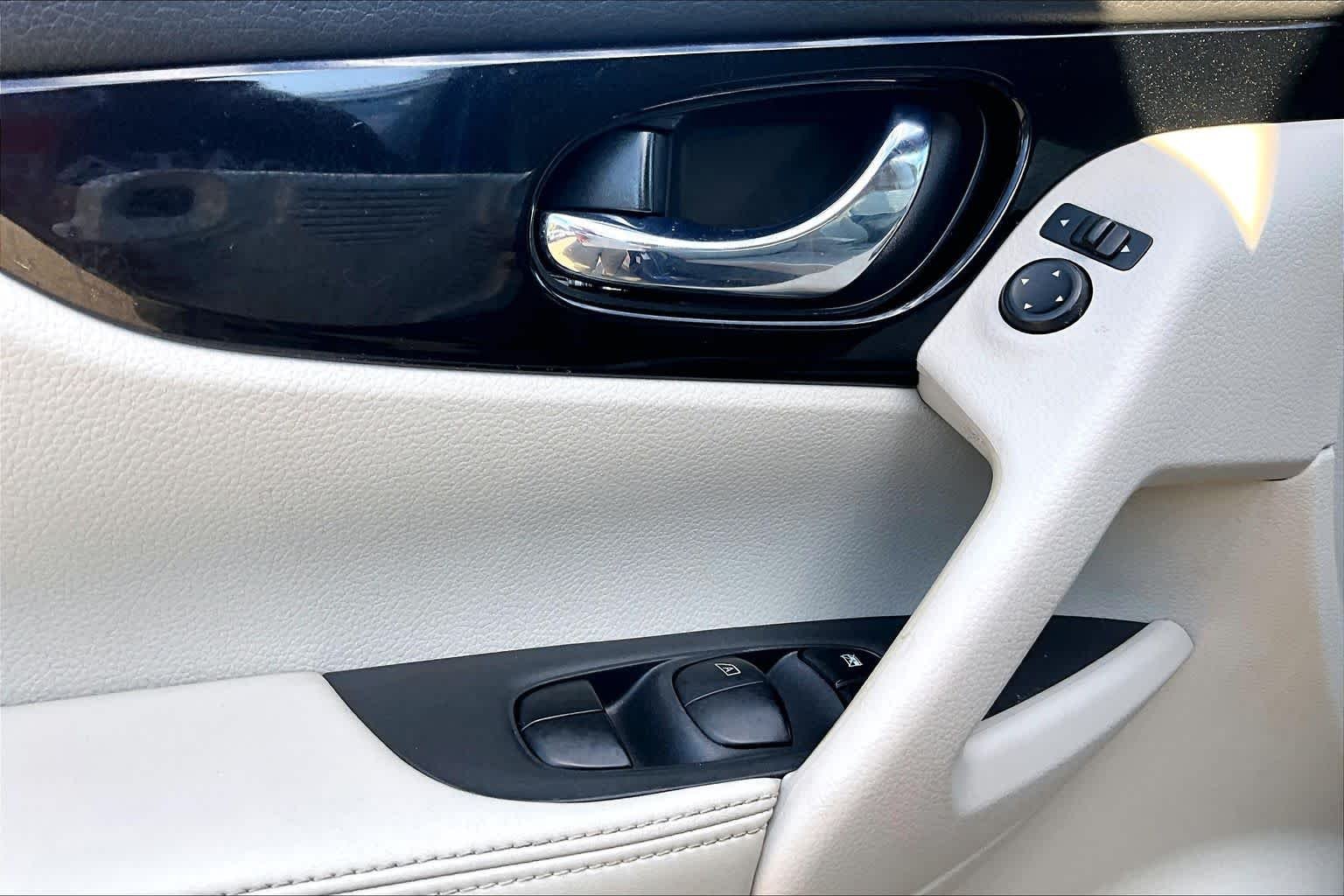 Used 2018 Caspian Blue Nissan SV image 31