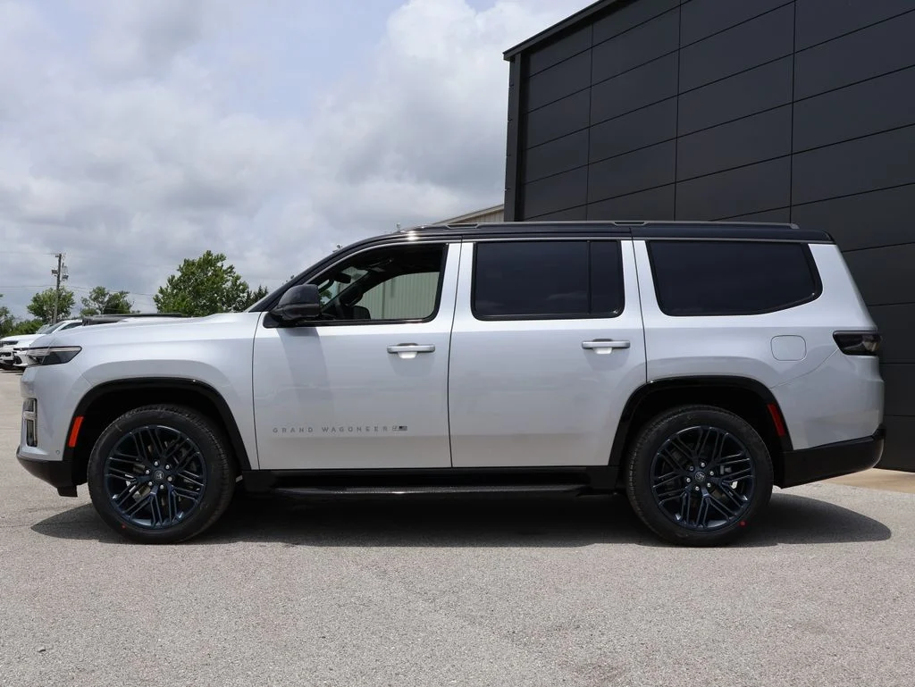 New 2026 Silver-Zynith Exterior Paint Jeep  image 2