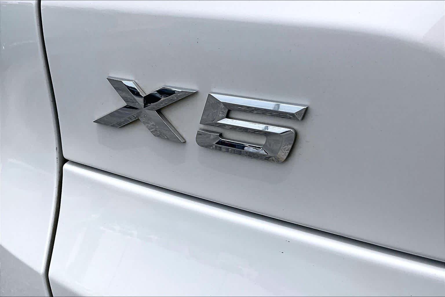 Used 2022 Mineral White Metallic BMW sDrive40i image 31