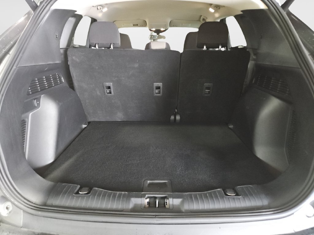 Used 2022 Gray Ford SE image 9