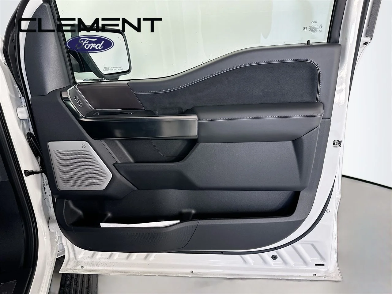 New 2026 Star White Metallic Tri-Coat Ford Platinum® image 34