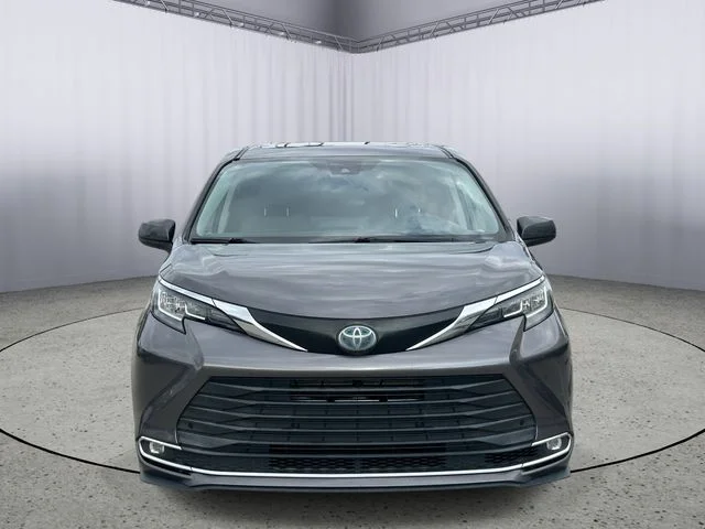 Used 2021 Predawn Gray Mica Toyota XLE image 4
