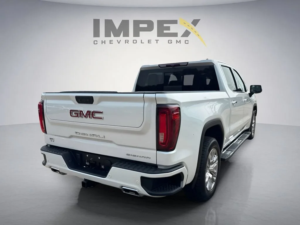 Used 2022 White Frost Tricoat GMC Denali image 5