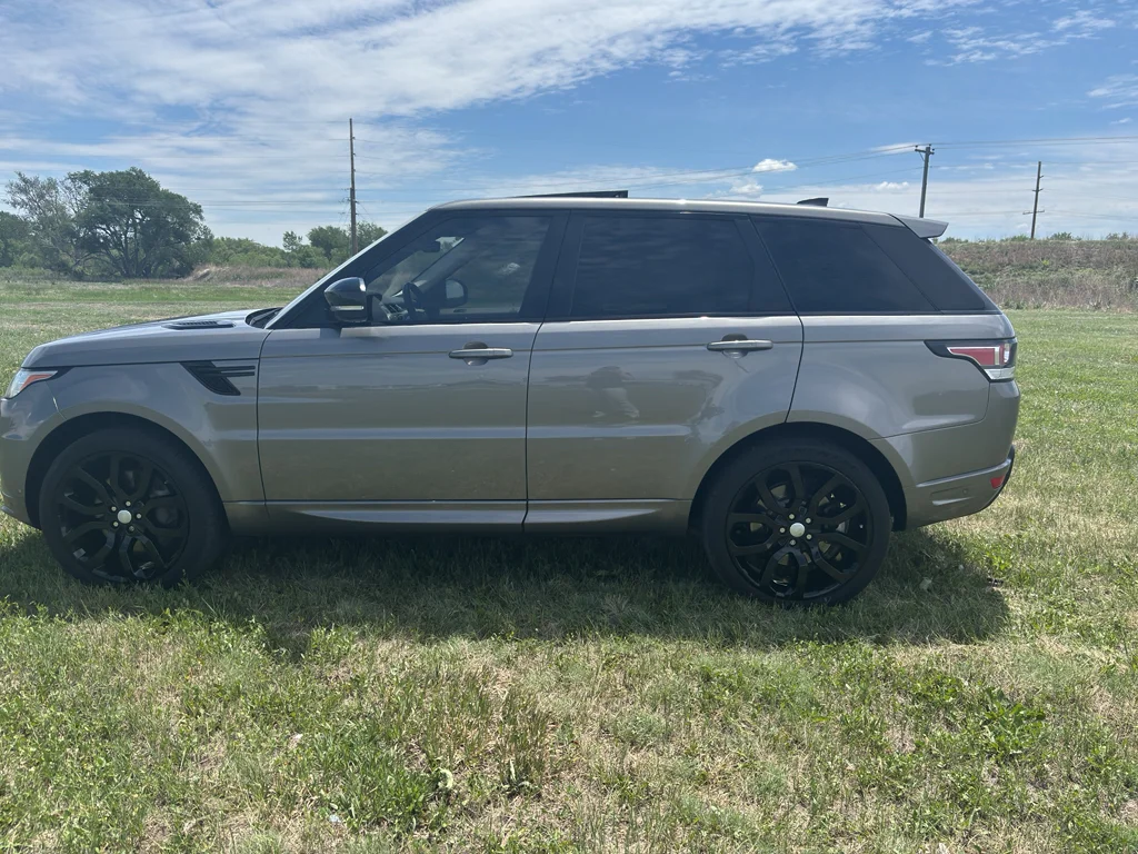 Used 2017 Silicon Silver Metallic Land Rover Autobiography image 2