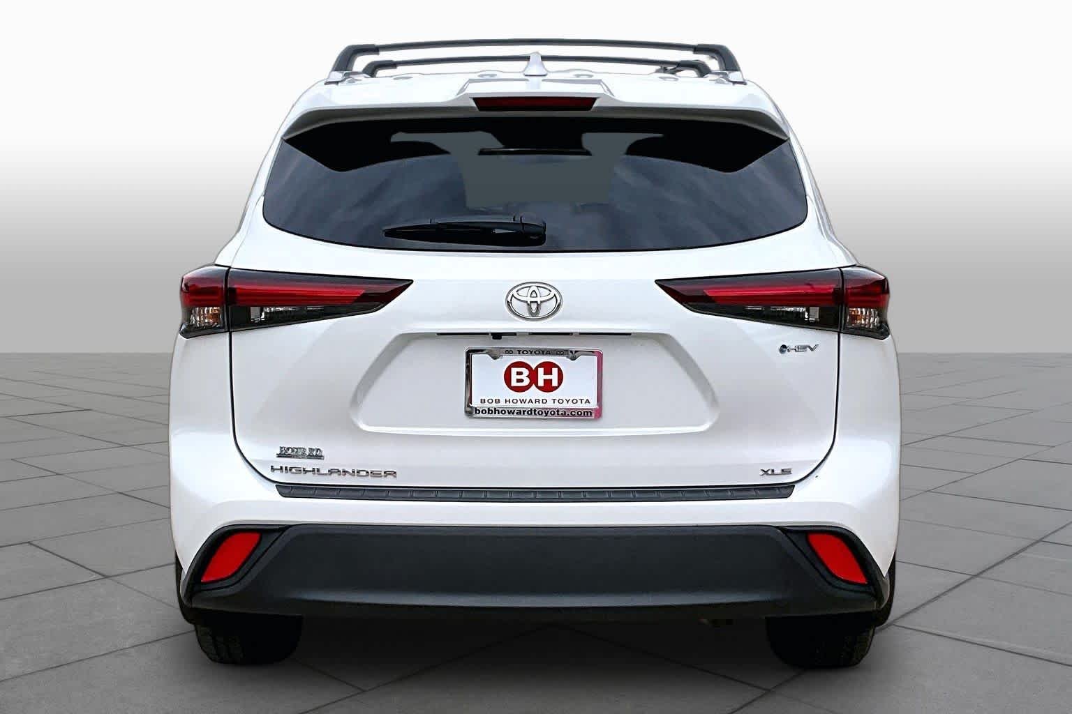 Used 2025 Wind Chill Pearl Toyota Hybrid XLE image 5