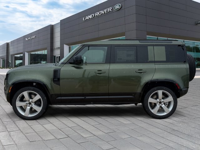 New 2026 Woolstone Green Land Rover X-Dynamic SE image 2