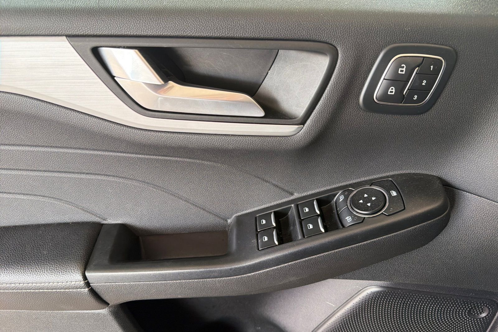 Used 2024  Ford Platinum image 11