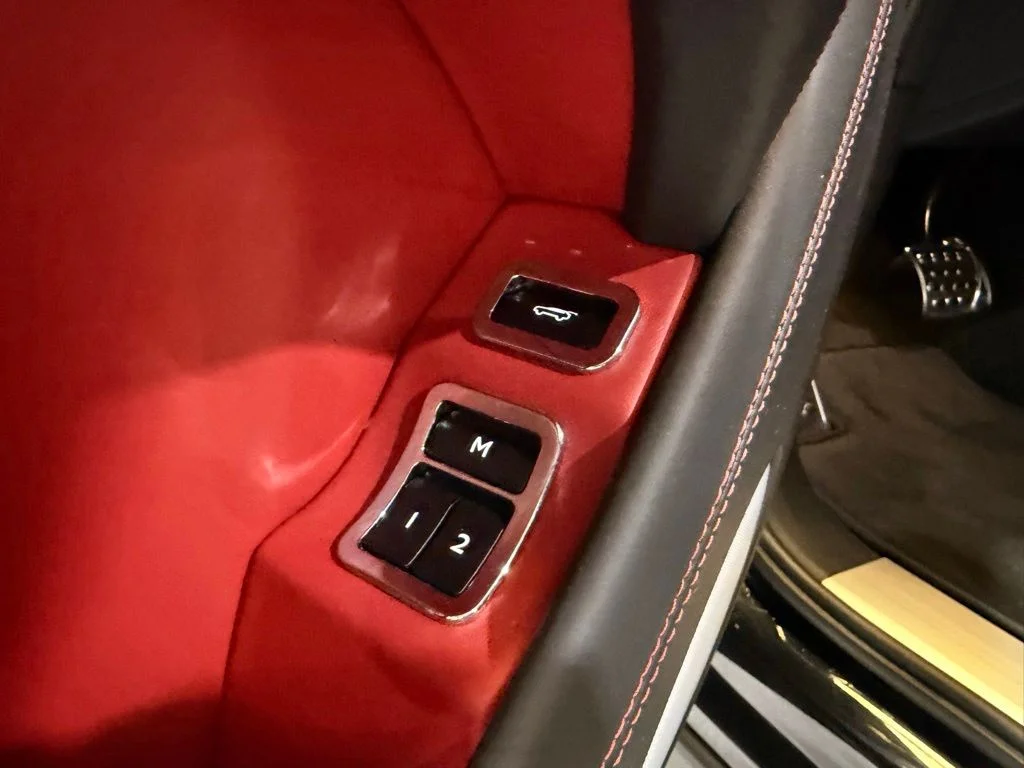Used 2018  Bentley W12 image 31