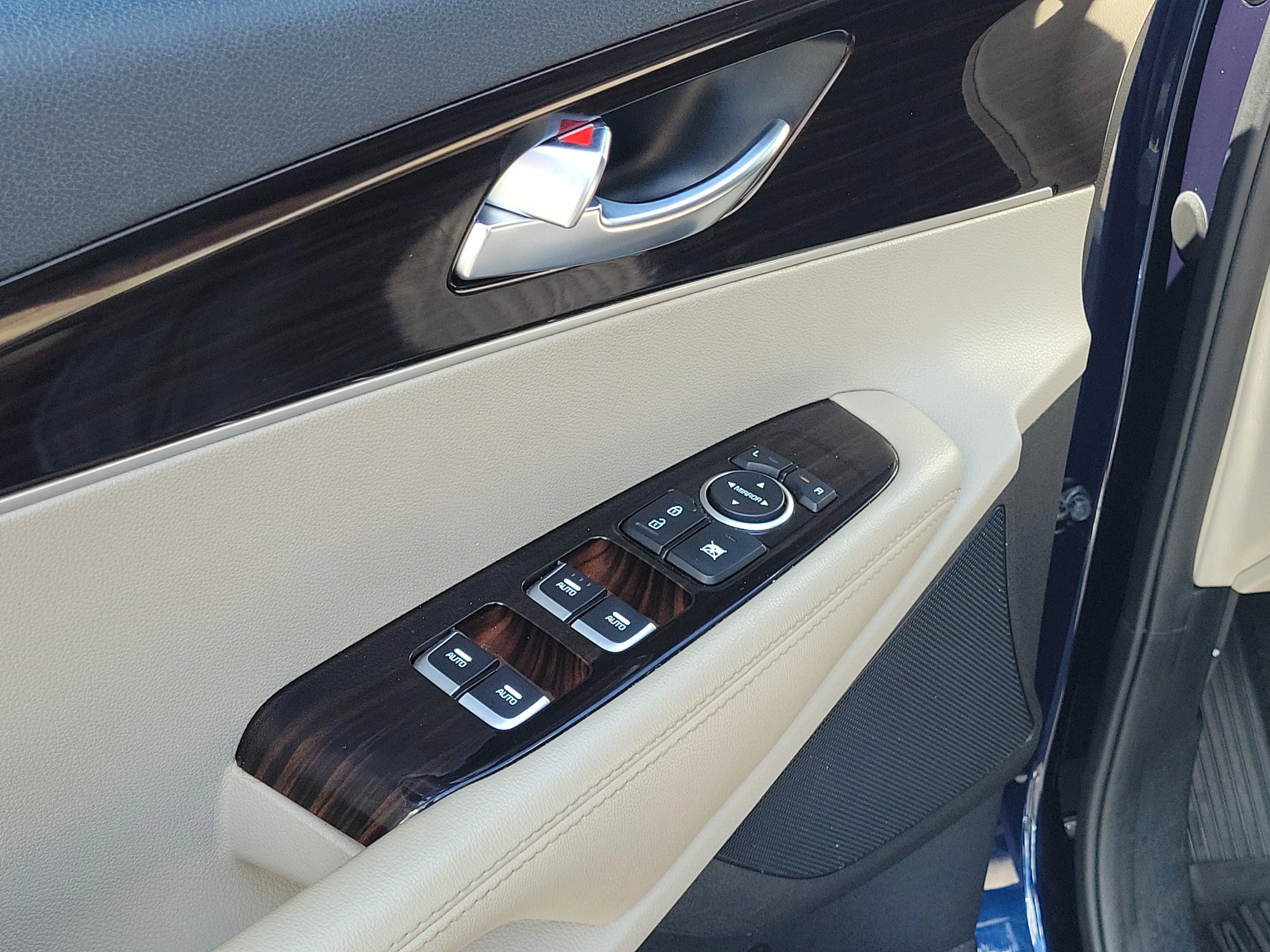 Used 2020 Imperial Blue Kia LX image 16