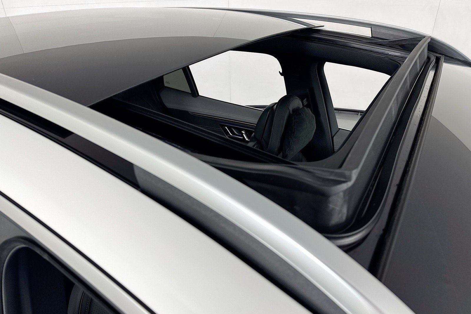 New 2026 Polar White Mercedes-Benz EQS 400 4MATIC® SUV image 21