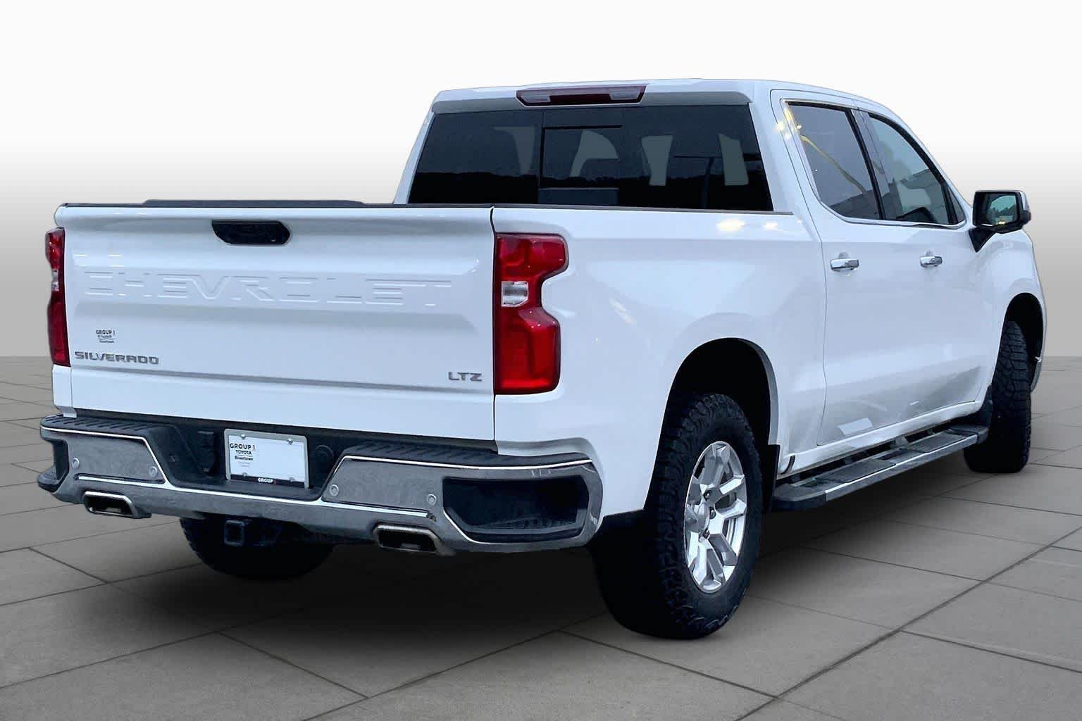 Used 2025 Summit White Chevrolet LTZ image 13