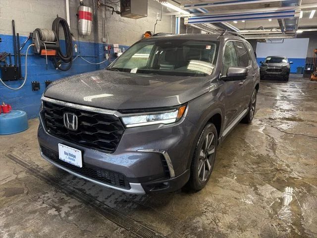 2023 Honda Pilot Touring AWD's photo