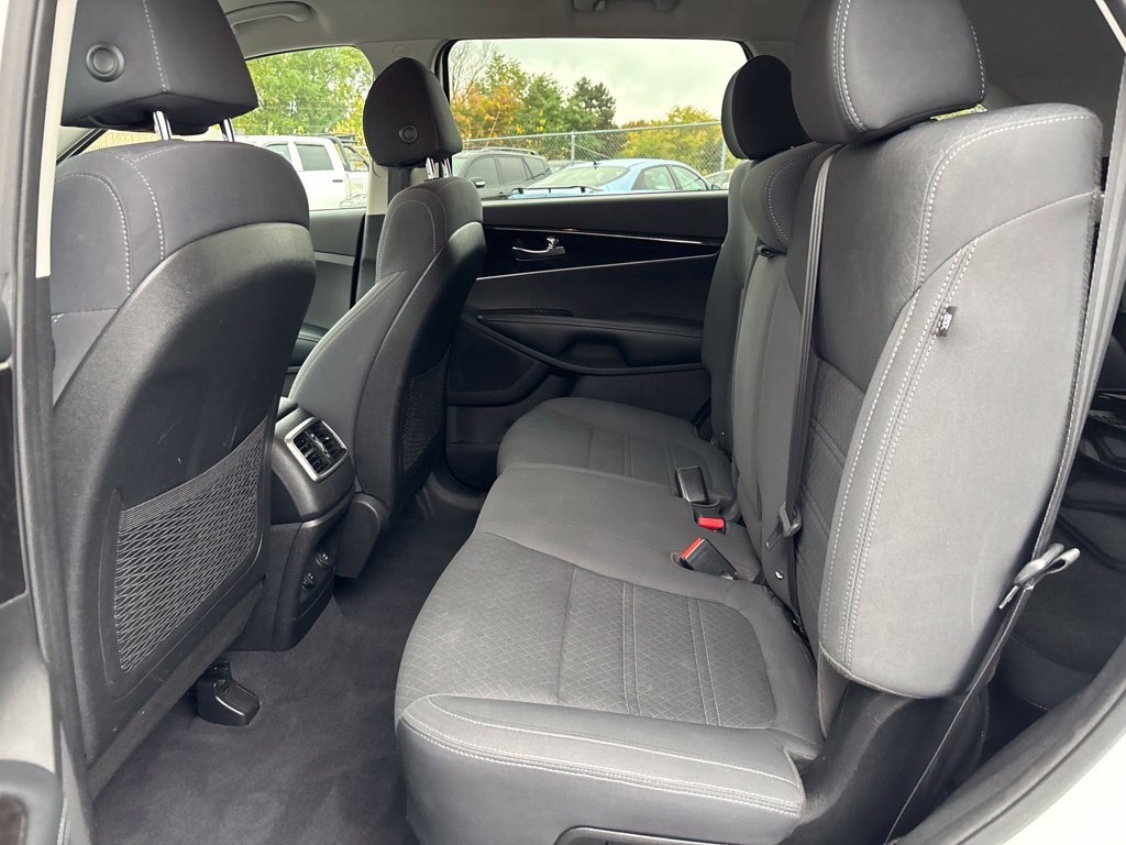 Used 2018 White Kia LX image 26