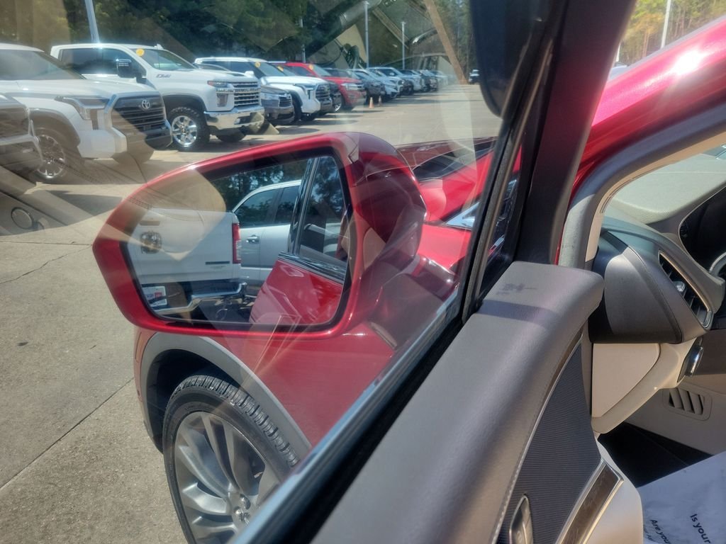 Used 2016 Red Lincoln Reserve image 12