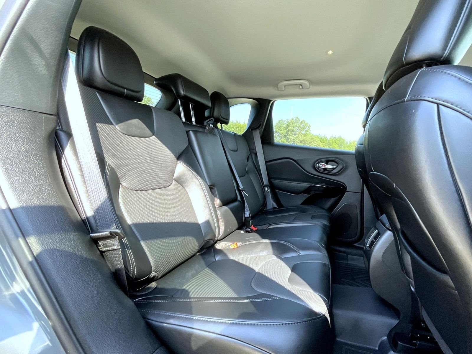 Used 2023 Gray Jeep Altitude image 20