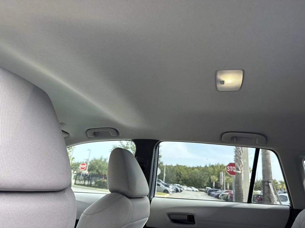 Used 2025  Toyota L image 16