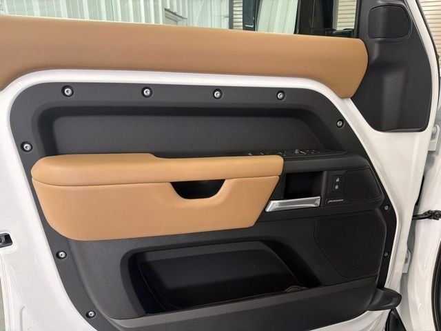 Certified Used 2026 Fuji White Land Rover S image 20