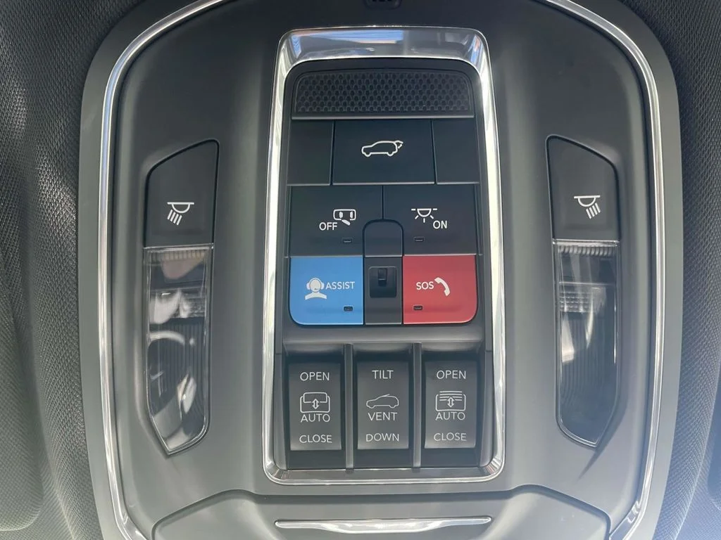 Used 2024 Silver Jeep Limited image 43