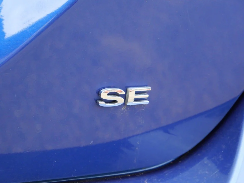 Used 2012 Blue Ford SE image 8