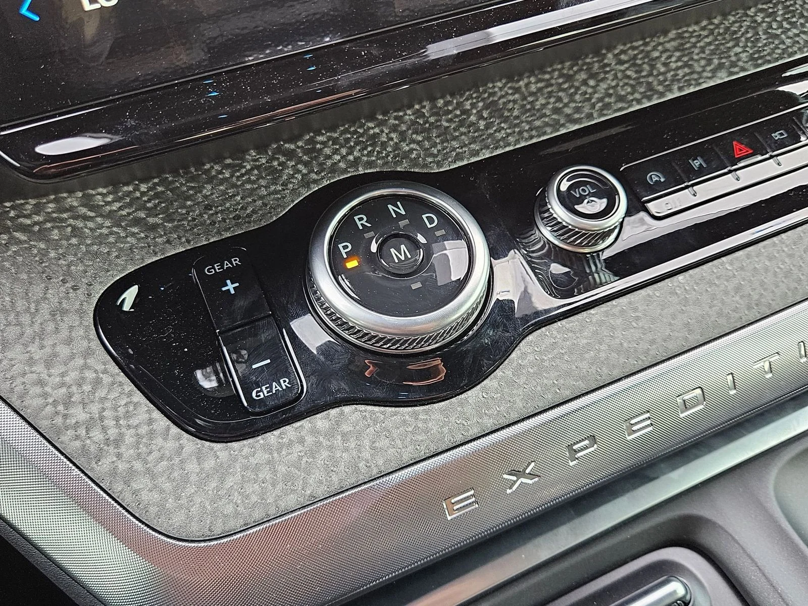 New 2025 Agate Black Metallic Ford TREMOR® image 15