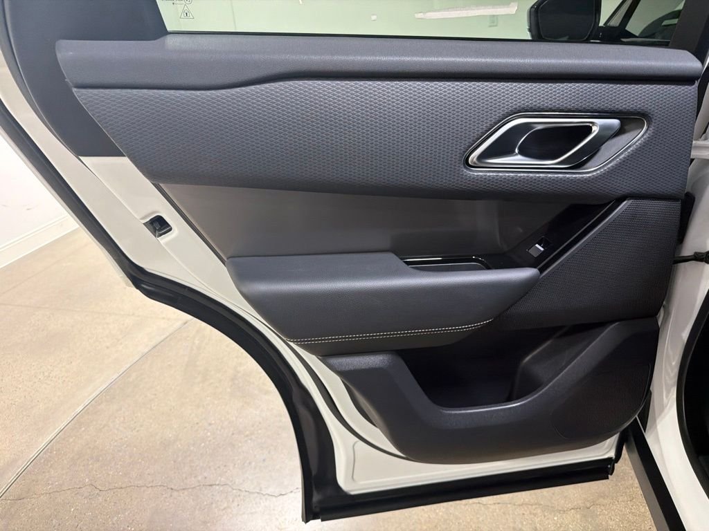 Used 2019 Fuji White Land Rover S image 20