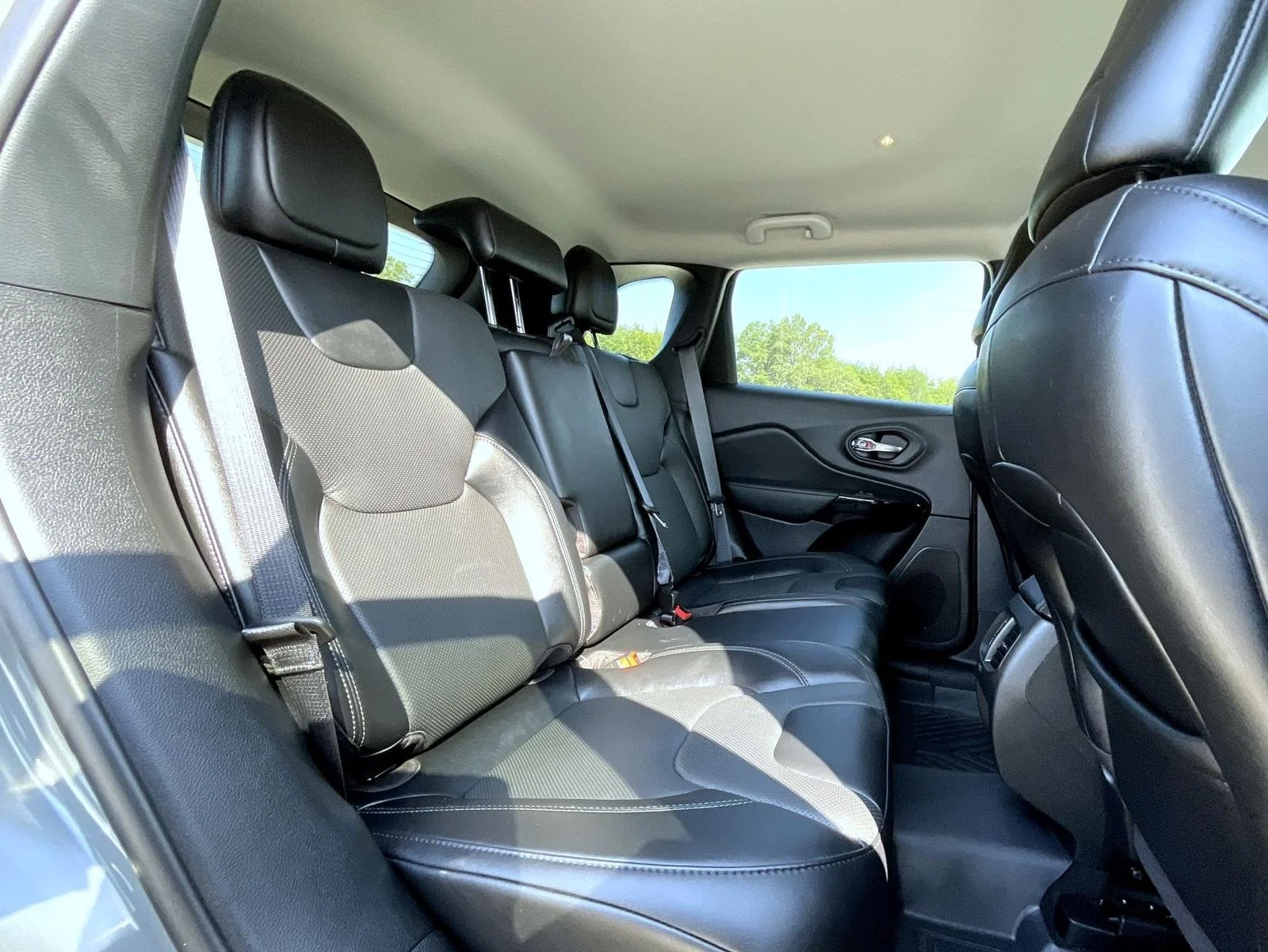 Used 2023 Gray Jeep Altitude image 20