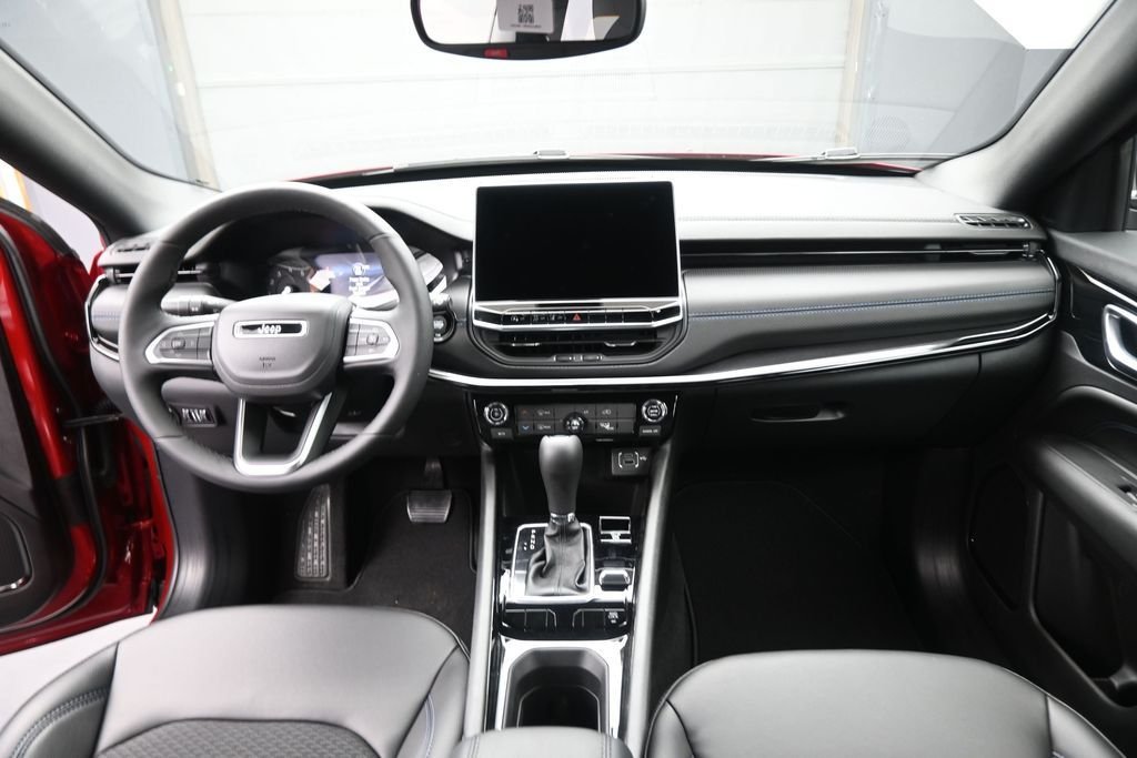 New 2026 Red Hot Pearlcoat Jeep Latitude image 24
