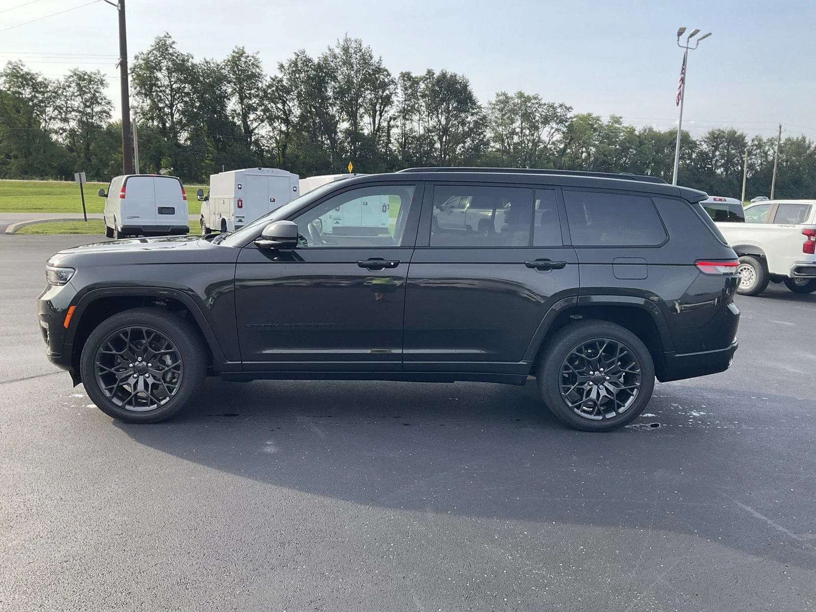 Used 2025 Rocky Mountain Pearlcoat Jeep Summit Reserve image 4
