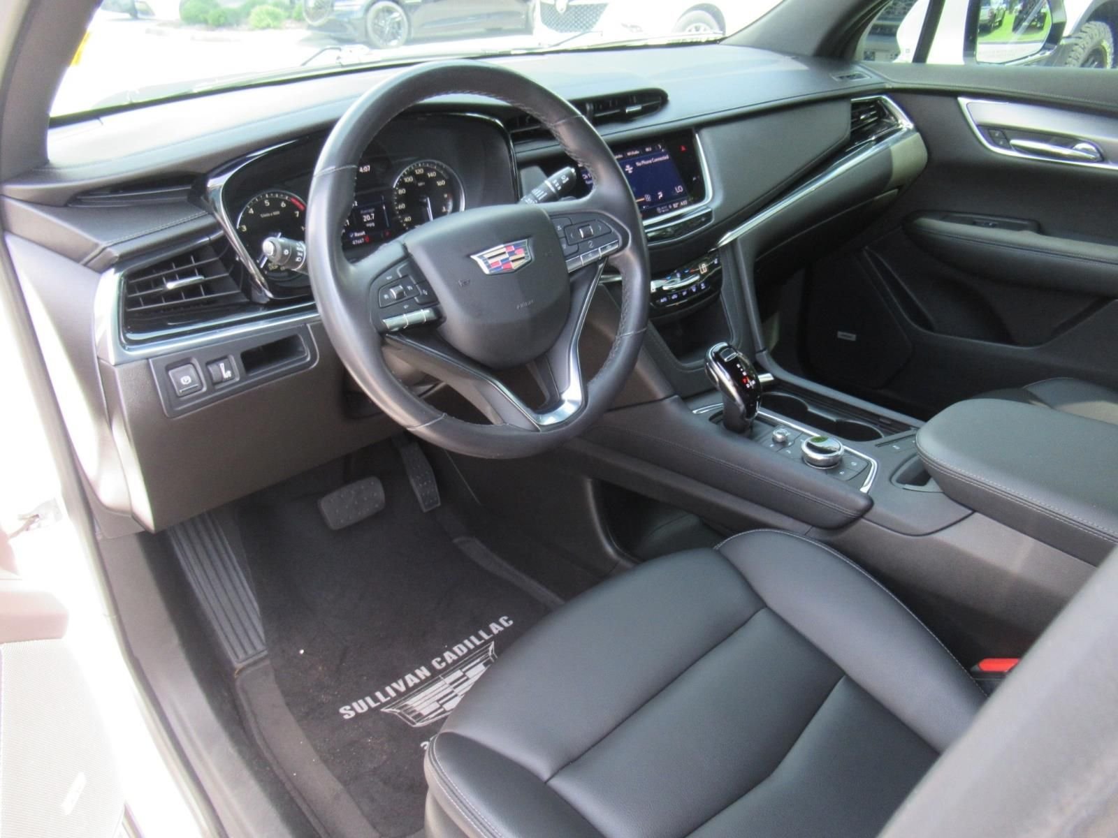 Used 2022 White Cadillac Luxury image 15