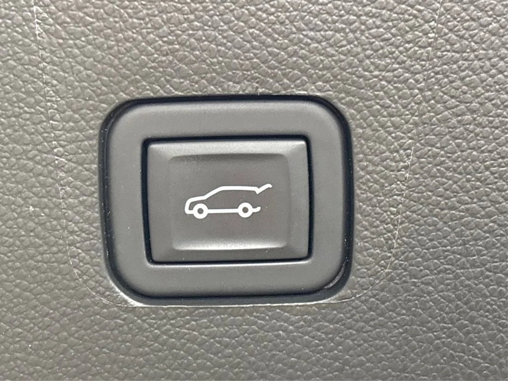 Used 2023 Gray Chevrolet RS image 14