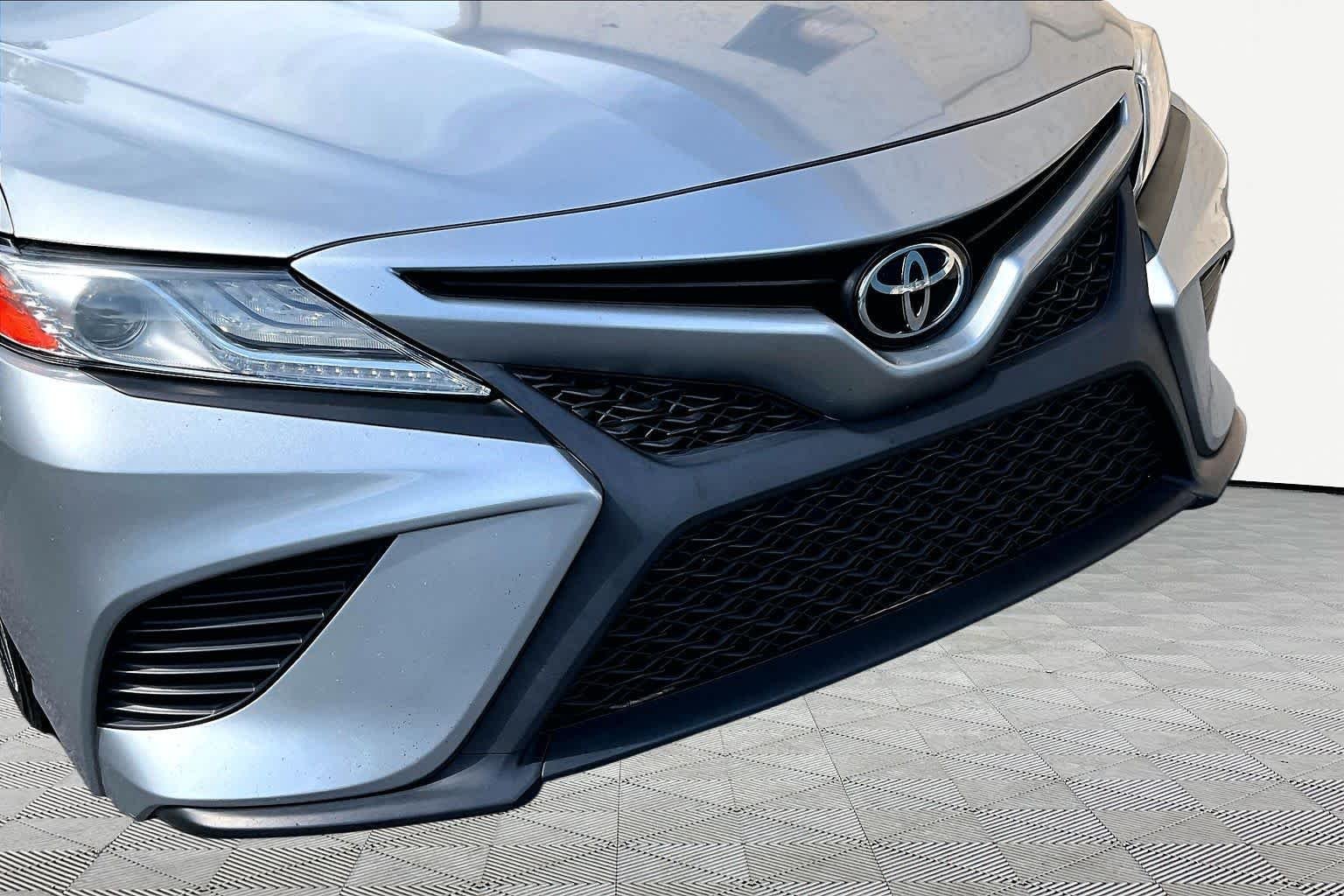 Used 2019 Celestial Silver/Midnight Black Metallic Toyota XSE image 30