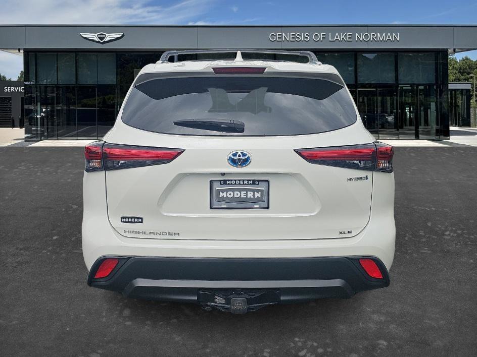 Used 2021 Blizzard Pearl Toyota Hybrid XLE image 8