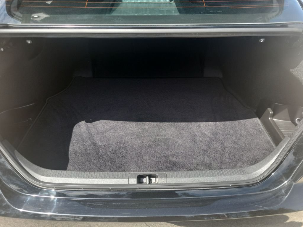 2025 Toyota Camry SE - Photo 30