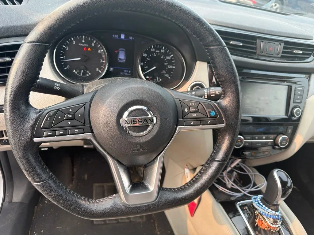 Used 2020 Silver Nissan SL image 17
