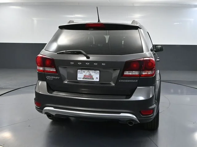 Used 2017 Gray Dodge Crossroad image 6