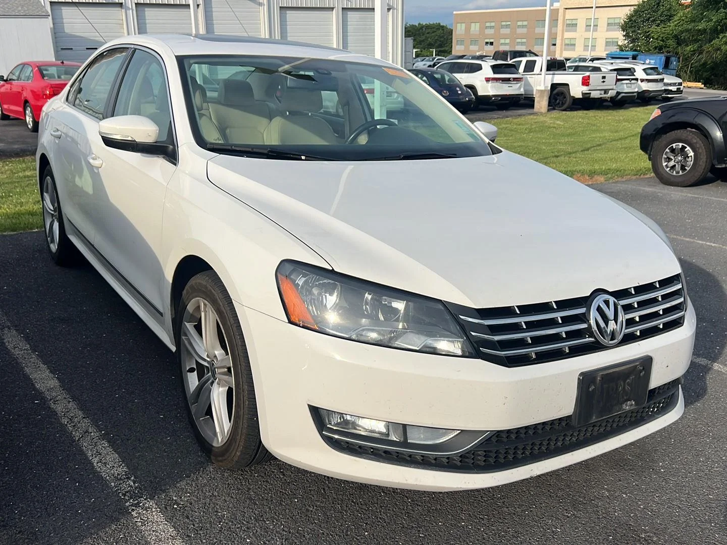 Used 2013 Candy White Volkswagen TDI SE w/Sunroof & Nav image 6