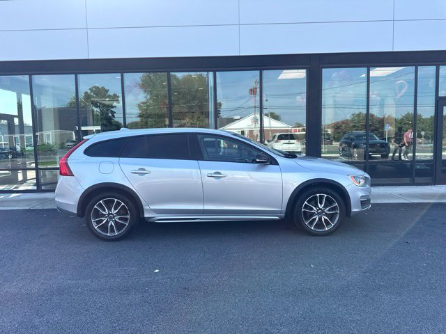 Used 2016 Silver Volvo T5 Platinum image 2