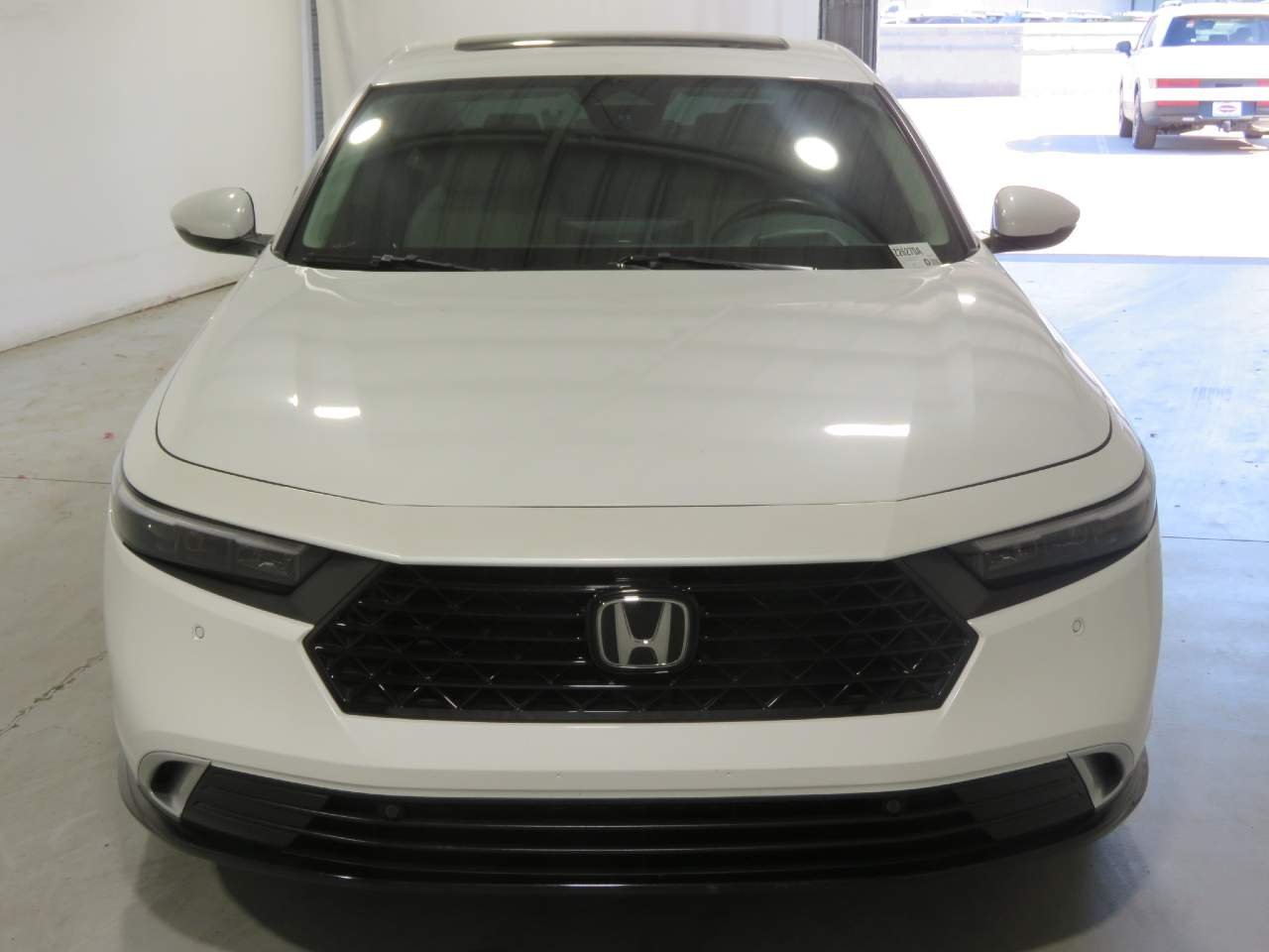 Used 2023 Platinum White Pearl Honda Touring image 2