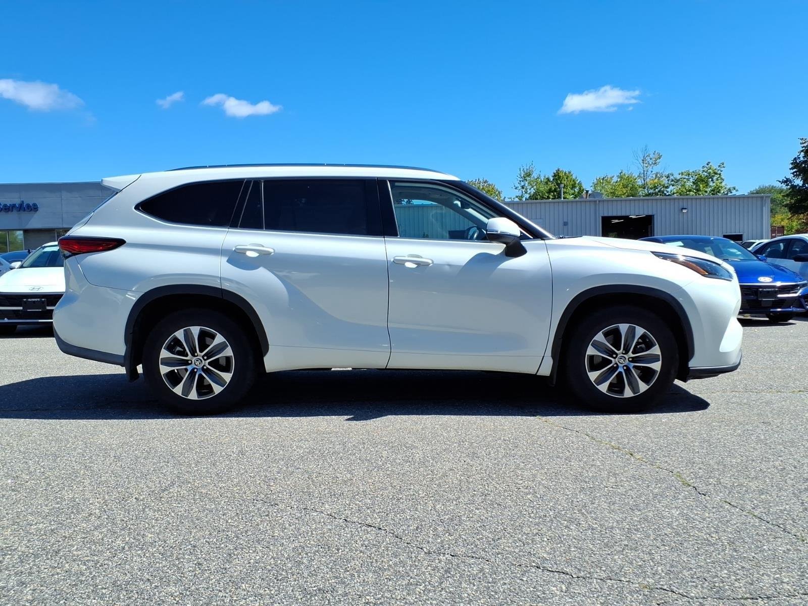 Used 2021 Blizzard Pearl Toyota XLE image 4