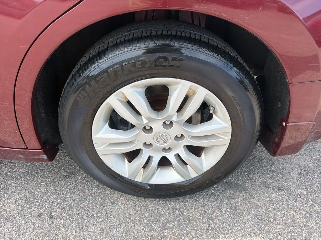 Used 2011 Red Nissan 2.5 S image 10